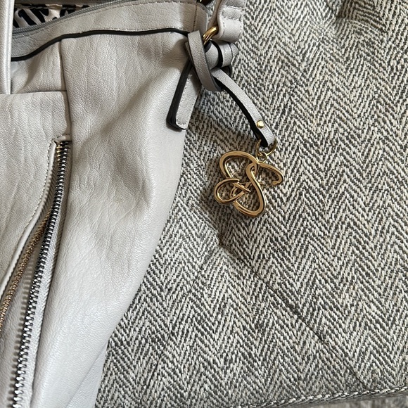 Jessica Simpson Celina purse- gray with gold accents - Picture 3 of 8
